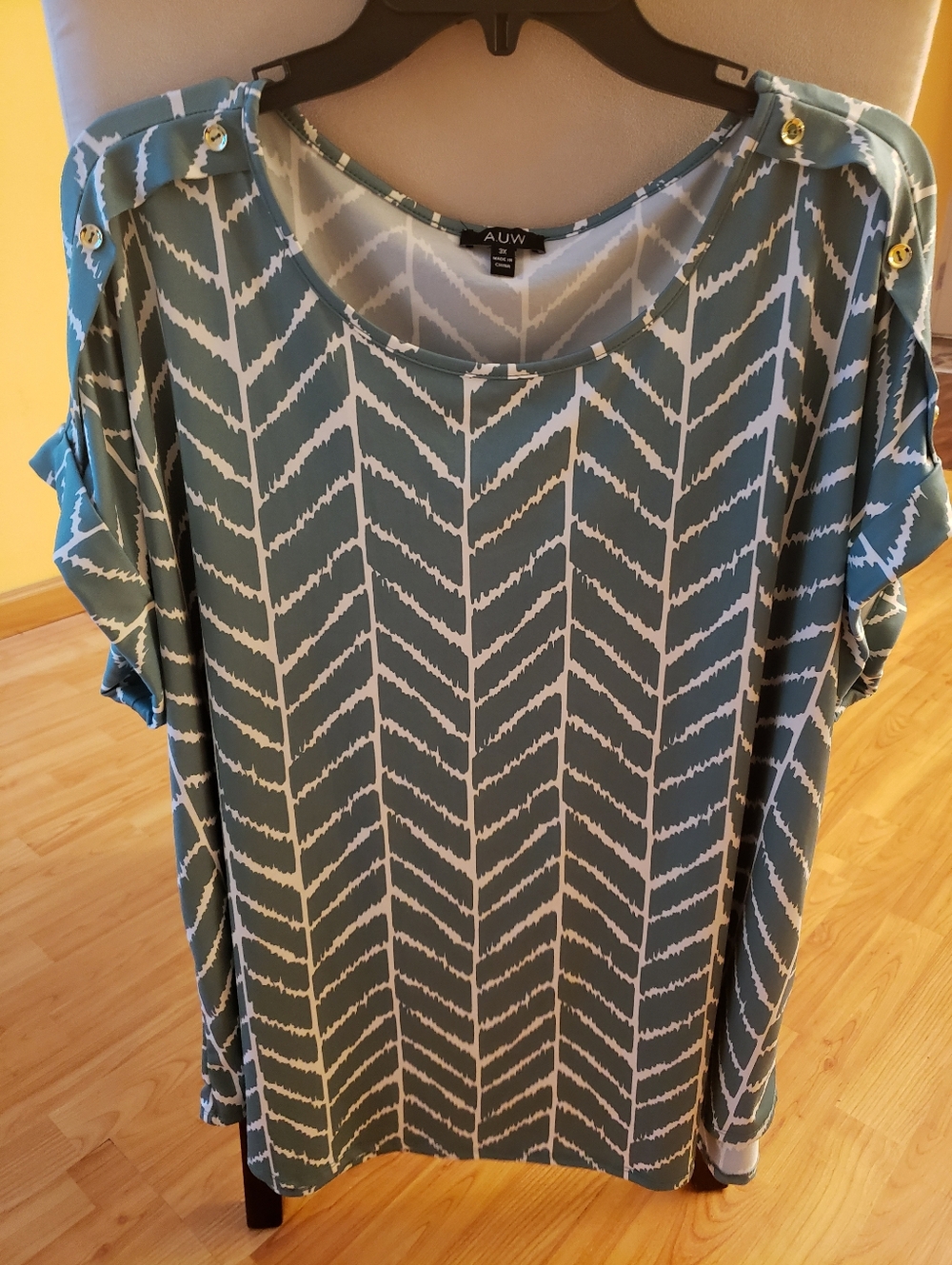 AUW Seafoam Chevron Print Short Sleeve Blouse